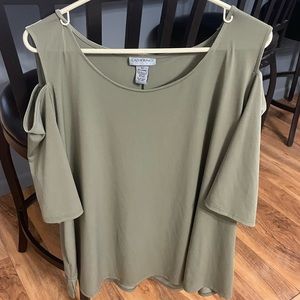 2x cold shoulder shirt